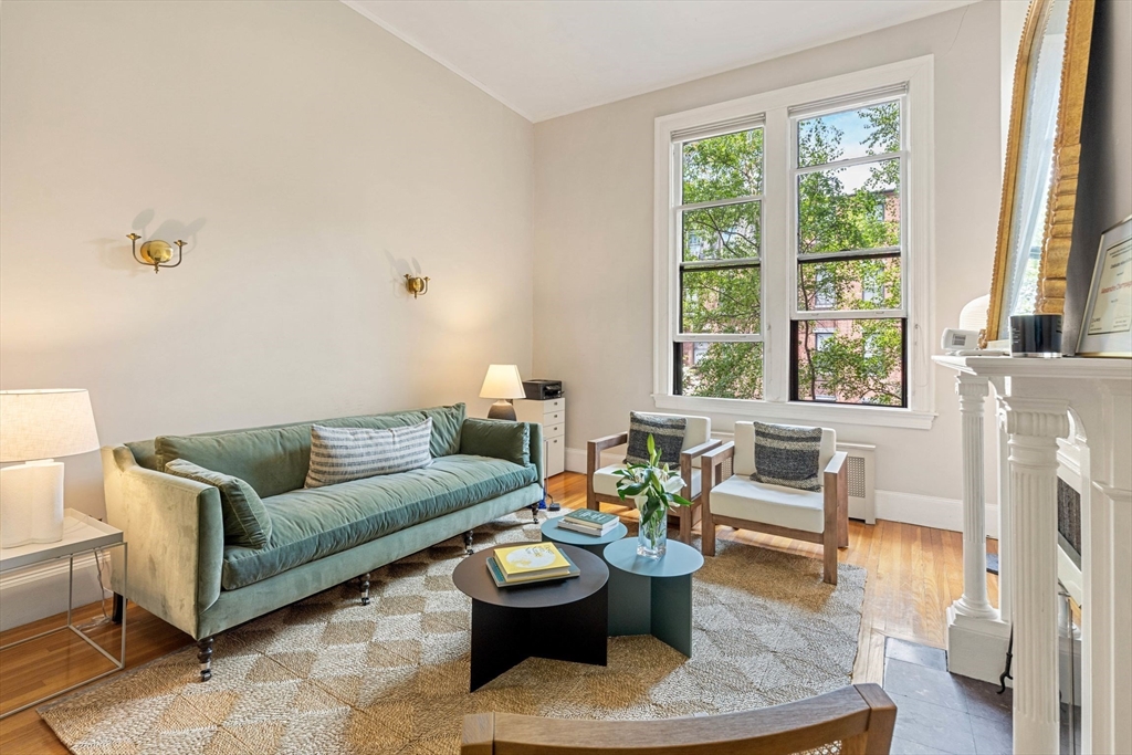 207 Commonwealth Ave, Back Bay