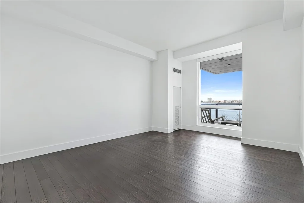 22 Liberty Dr, Seaport District