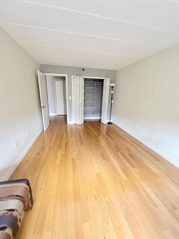 1933 Commonwealth Ave, Brighton