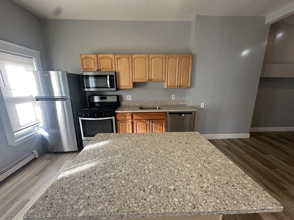 118 Gladstone St, East Boston