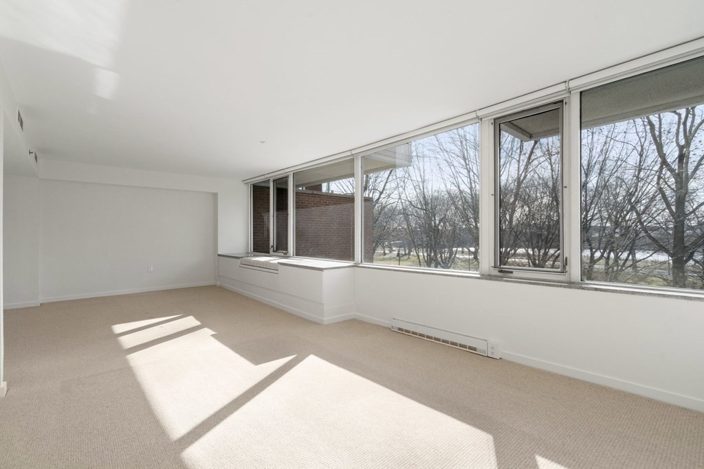 975 Memorial Dr, Harvard Square