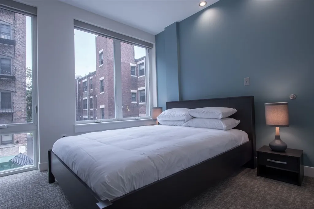 900 Beacon St, Fenway