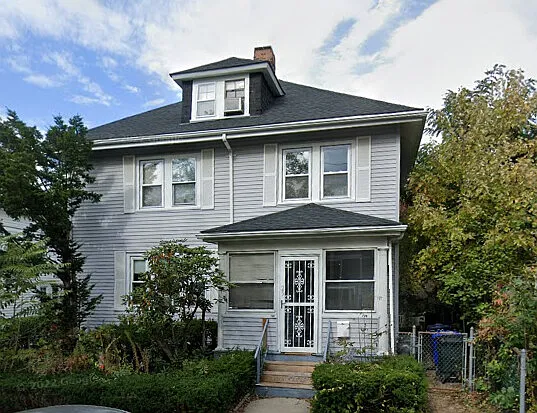 4 bed, 2 bath apartment for rent at 25 Embassy Rd Unit 6, Brighton — photo 2 of 2