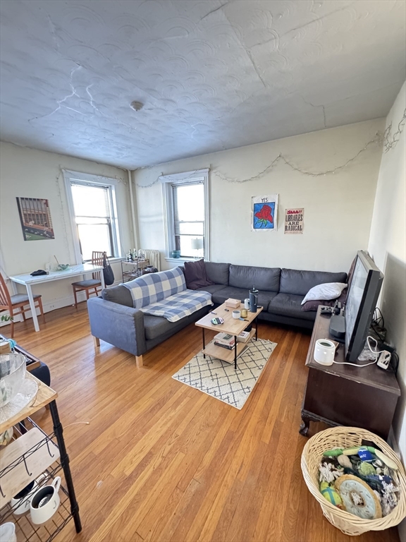 2013 Commonwealth Ave, Brighton