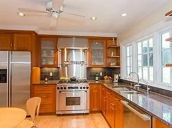 381 Vfw Pkwa, Chestnut Hill