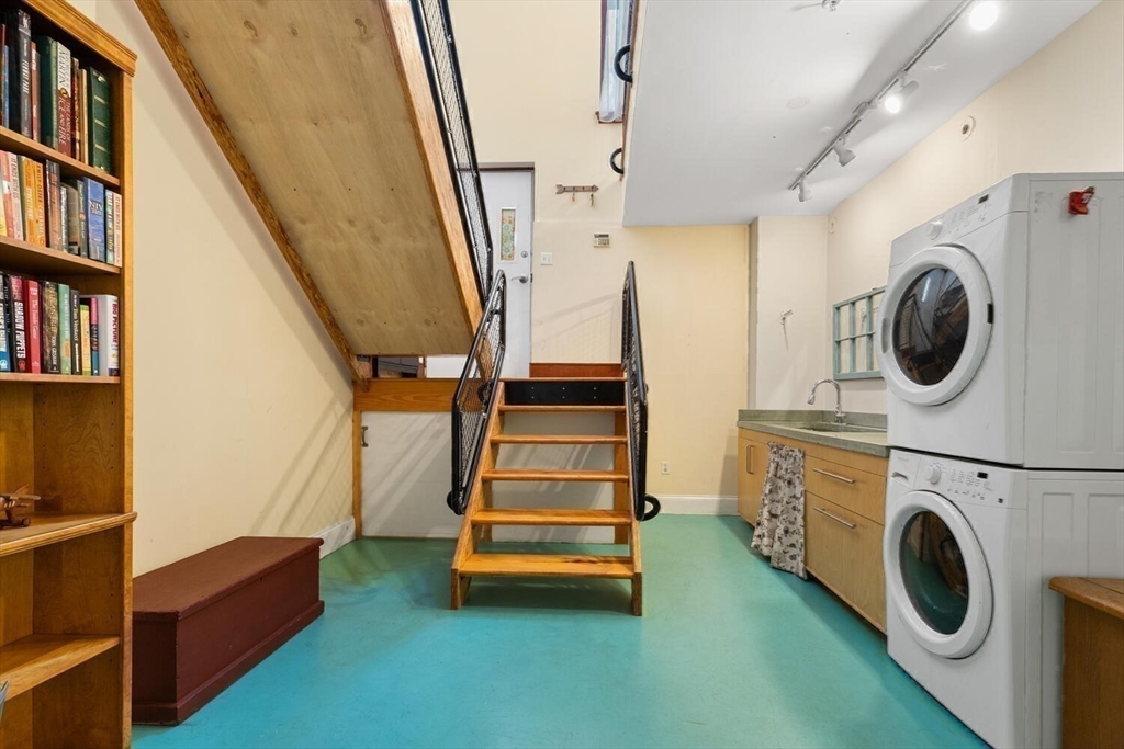 87 Brookside Ave, Jamaica Plain