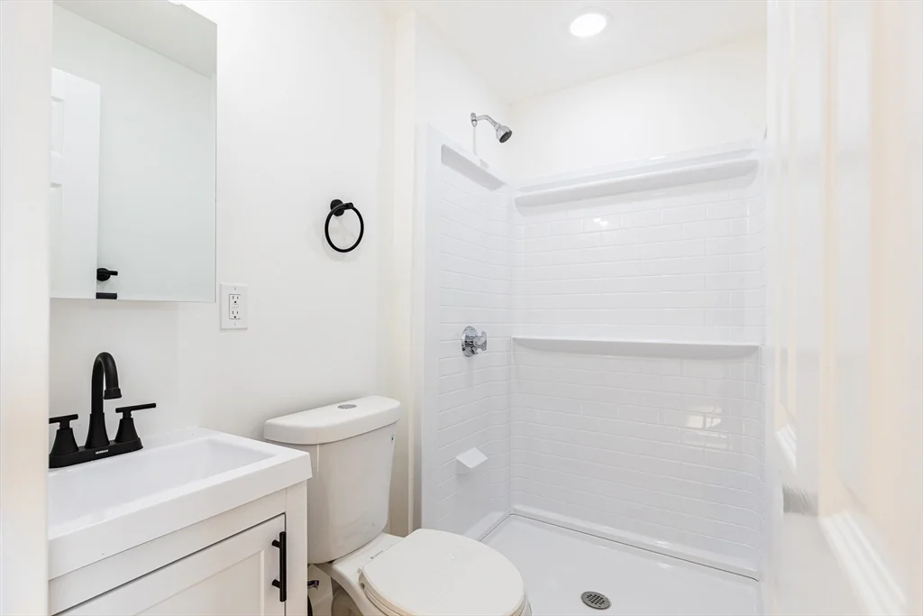 633 East 6th St, South Boston