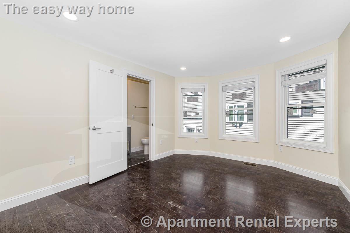 70-72 Stanley Ave, Tufts