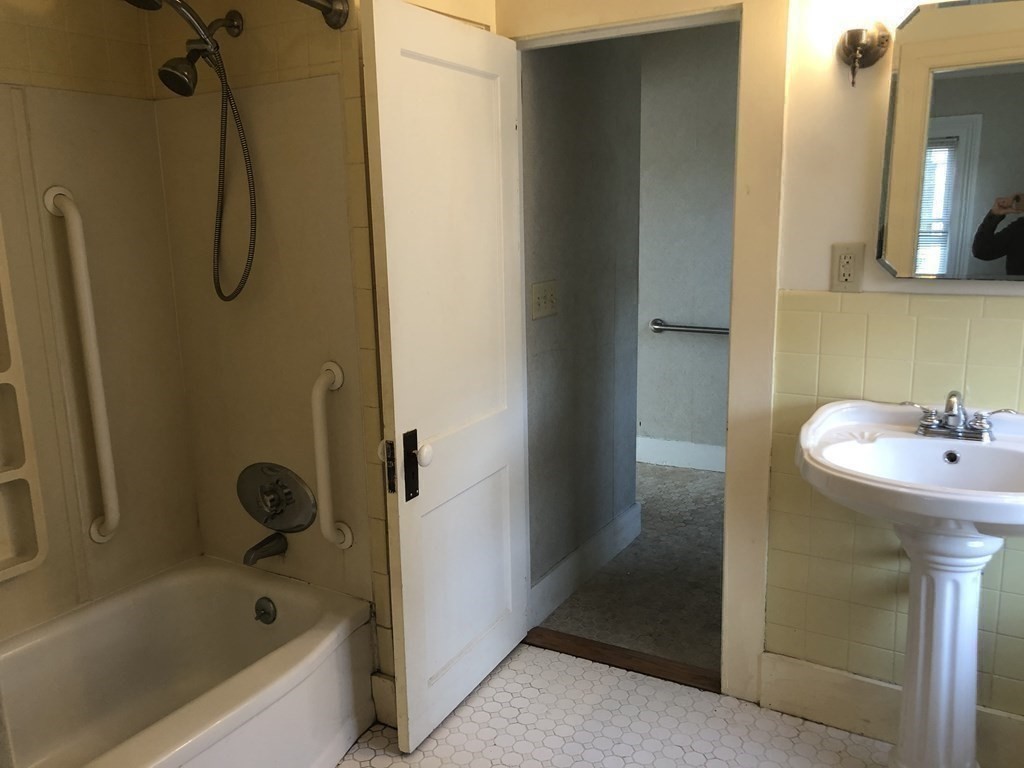 44 Hayden Rowe, Hopkinton