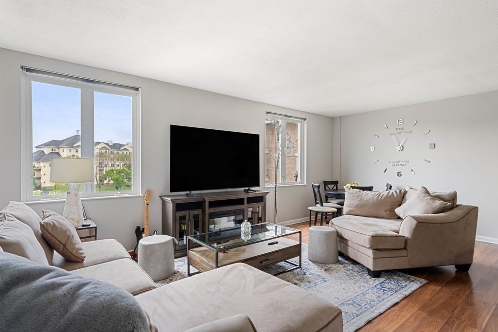 100 Marina Dr, Quincy