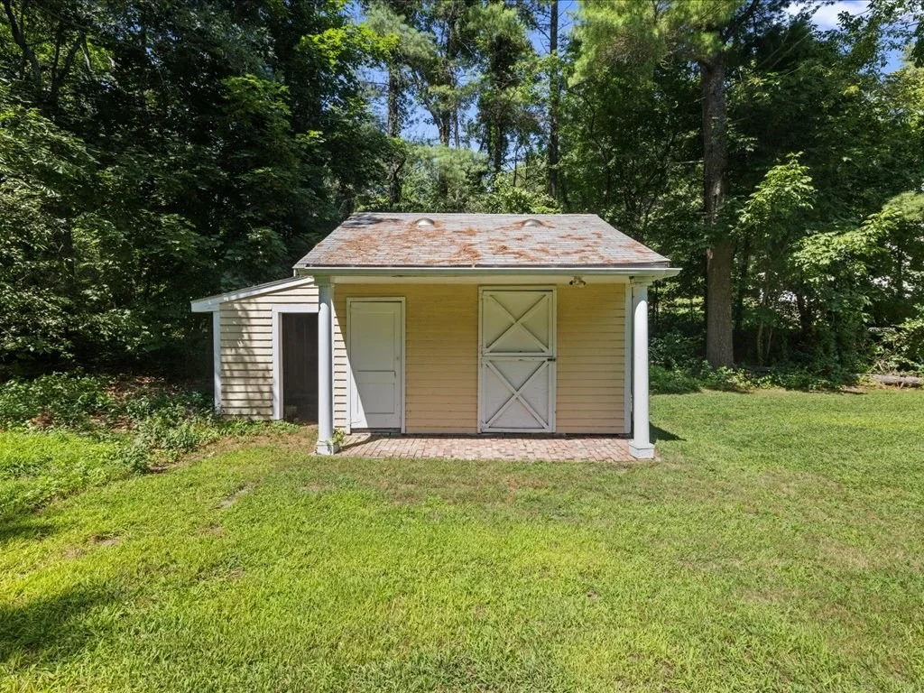 15 Woodridge Rd, Dover