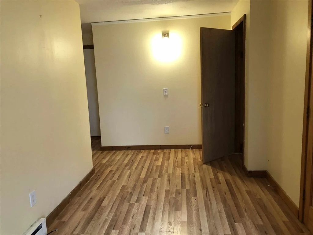 711 Main St, Amherst