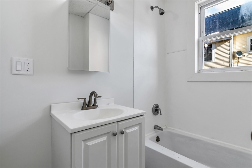 40 Summer St, Lawrence