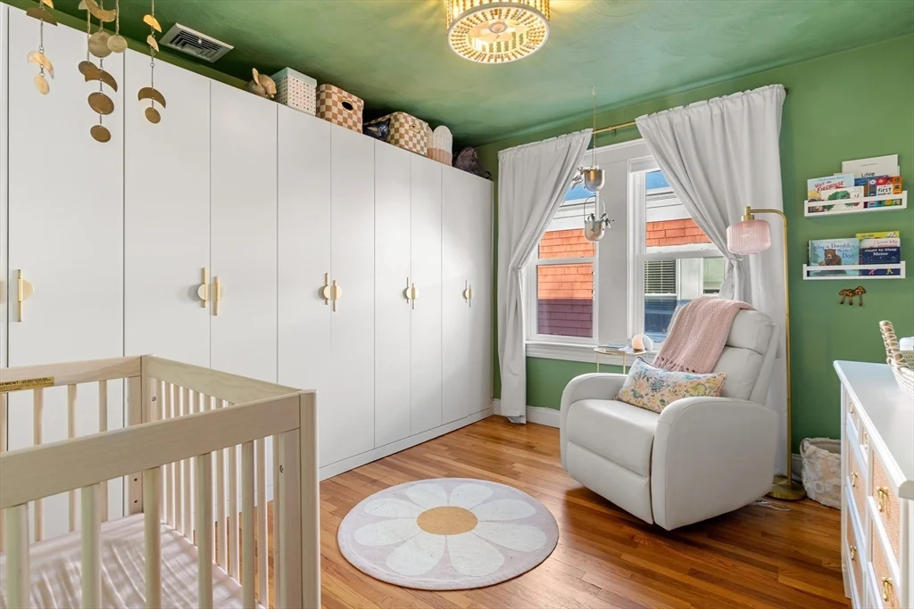 24 Thelma, Dorchester