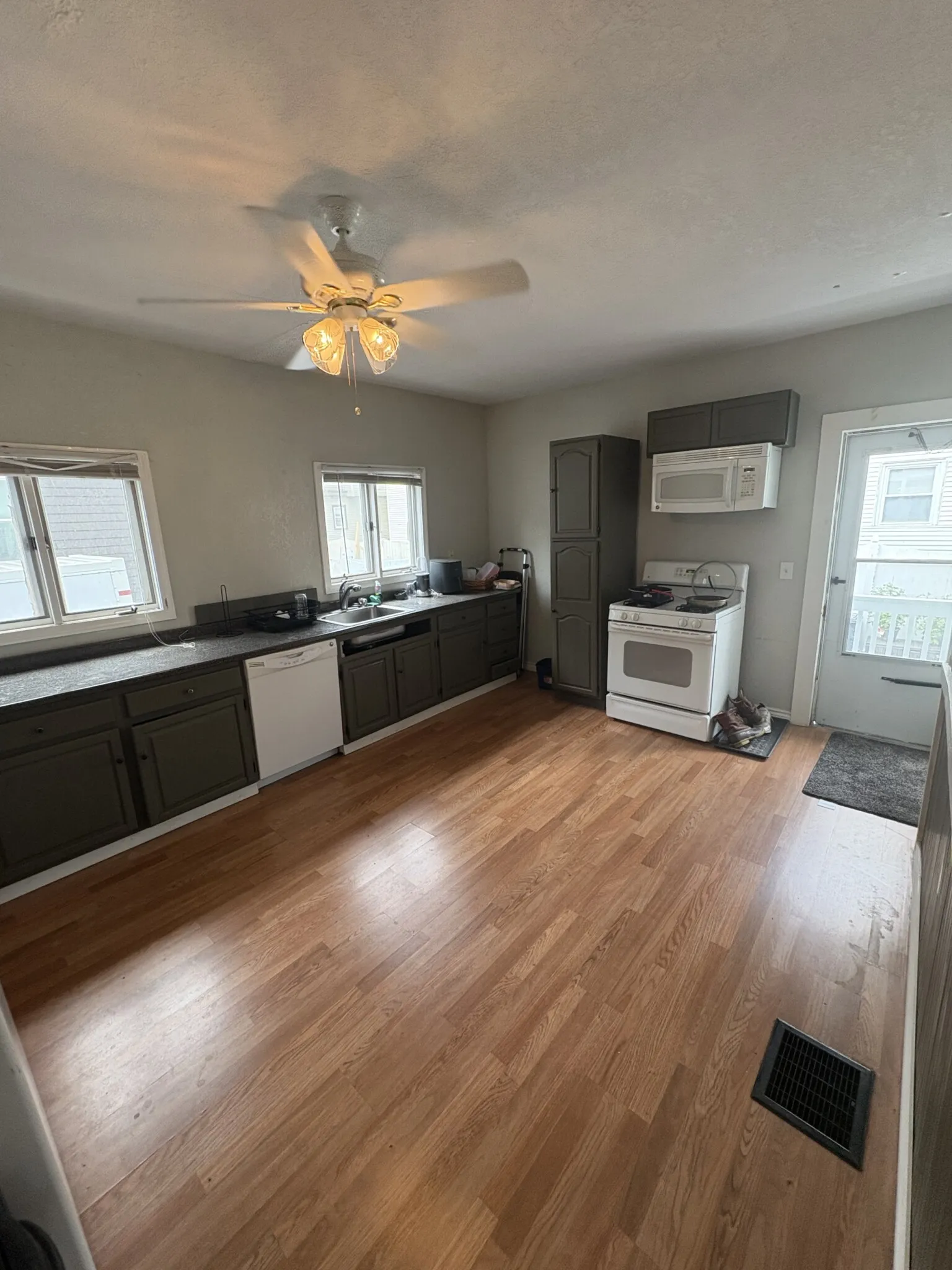 50 Bromfield Rd, Tufts