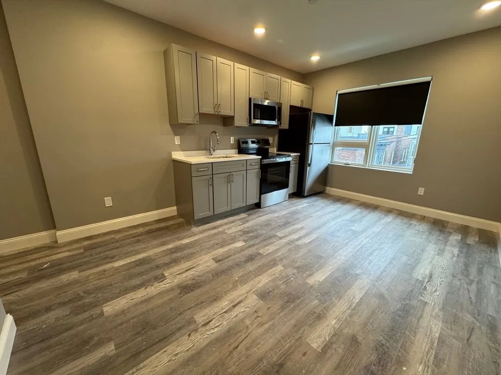 650 Beach St, Revere