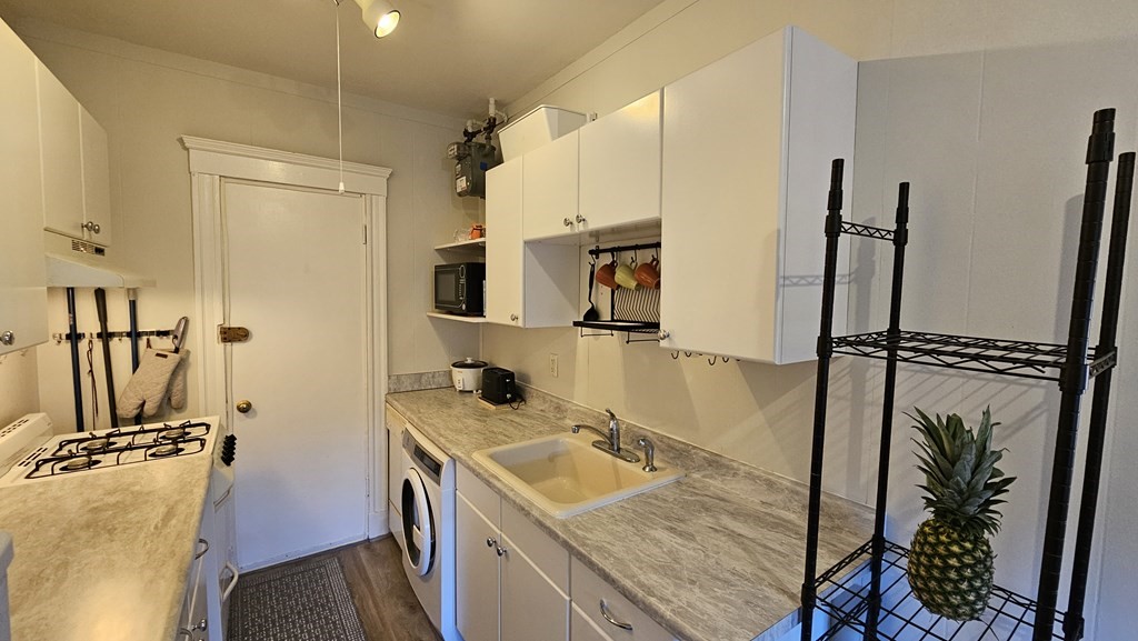 66 Queensberry, Fenway