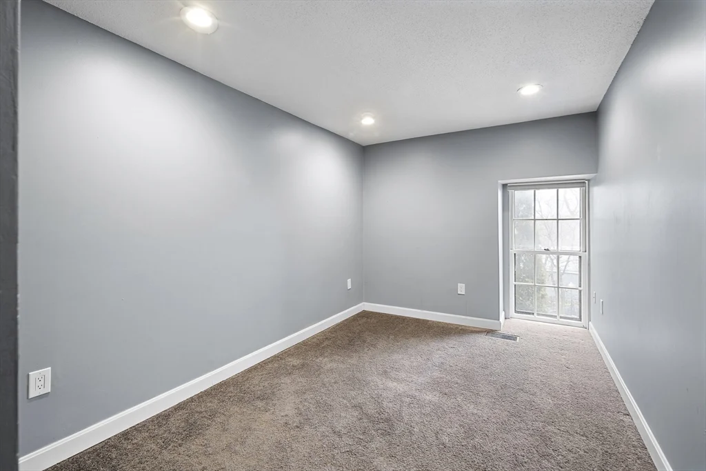 201 Thorndike St, Lowell