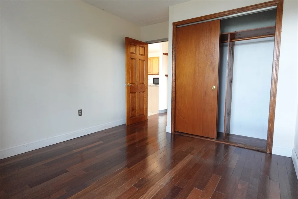 37 Skyline Dr, Braintree