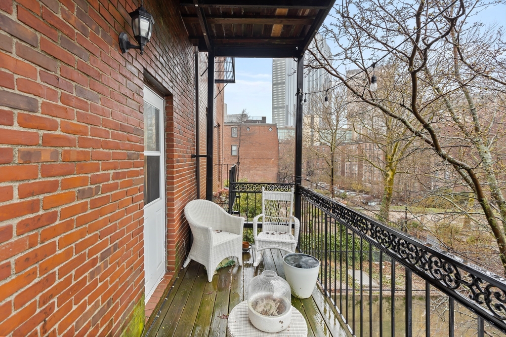 221 W Newton, South End