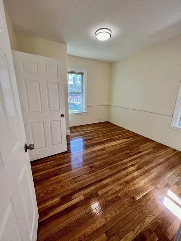 22 Anita Ter, Roxbury