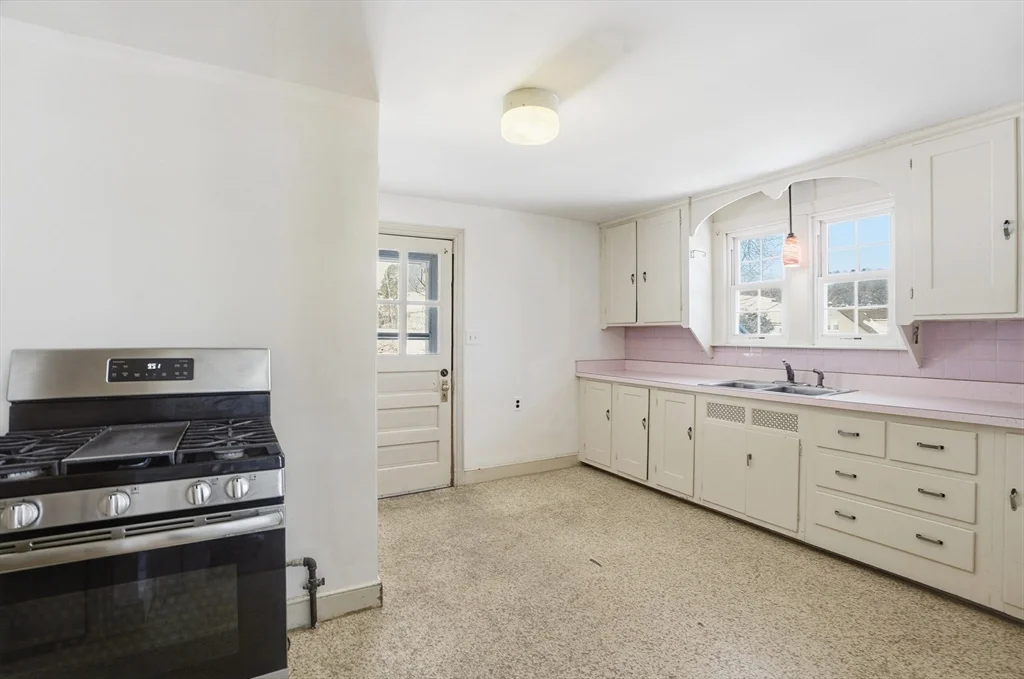 12 Cardinal Rd, Tatnuck