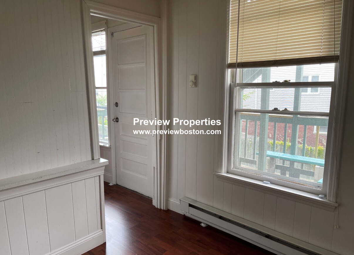 289 Chelsea St, East Boston