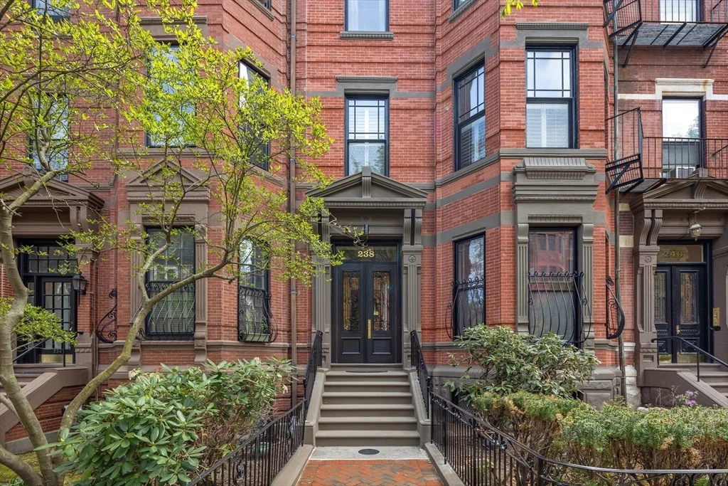 238 Marlborough St, Back Bay