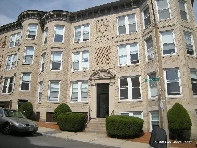 7 Mount Hood Rd, Brighton