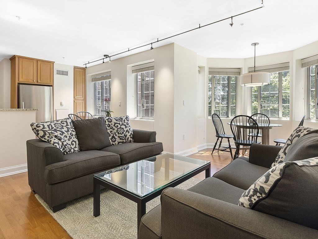 20 Chapel St, Longwood