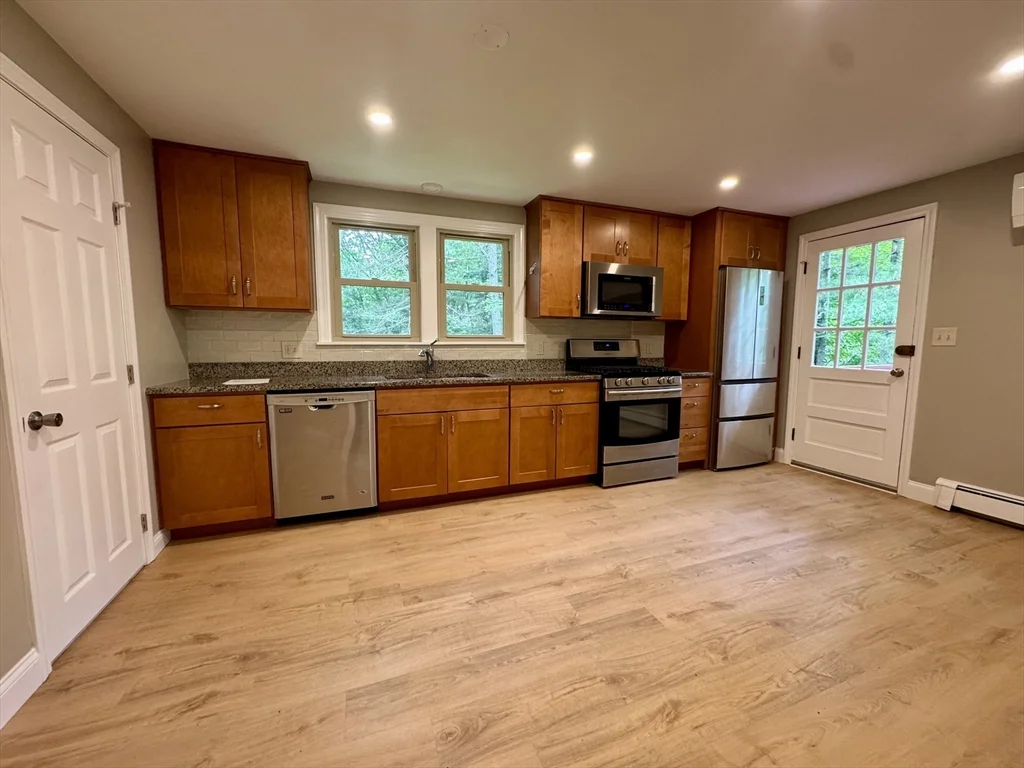 4 Link St, Foxboro
