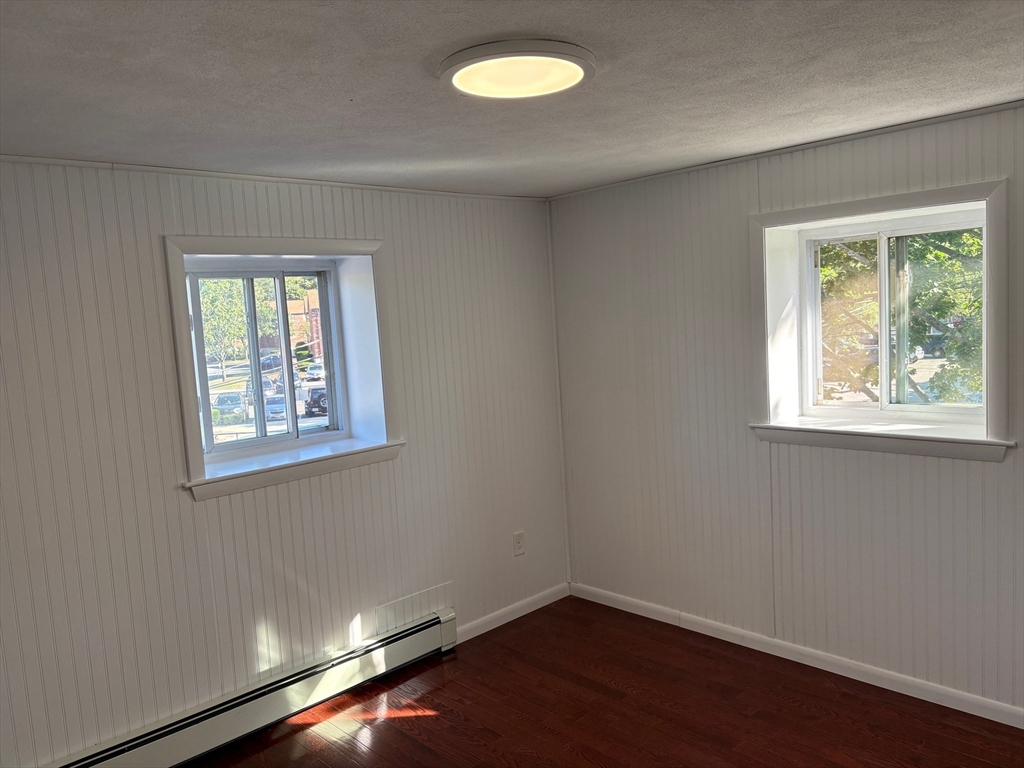 28 Bryon Rd, Chestnut Hill