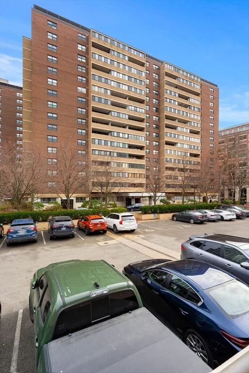 2 Hawthorne, West End