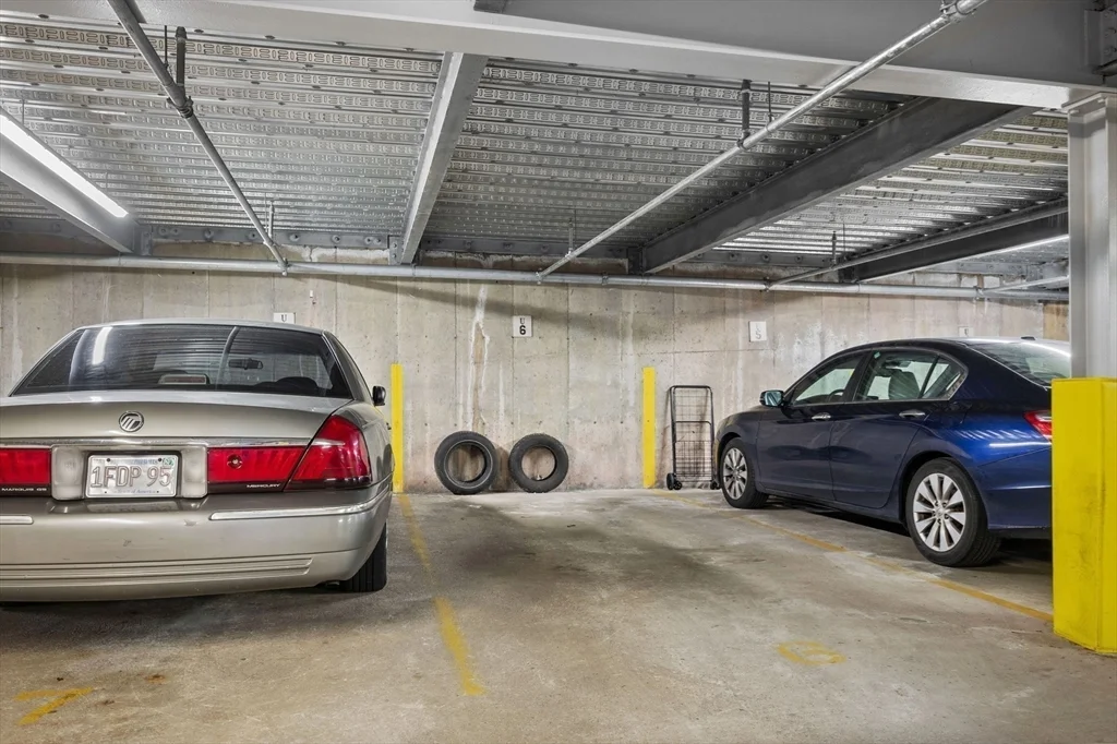 295 Lynn Shore Dr, Diamond District