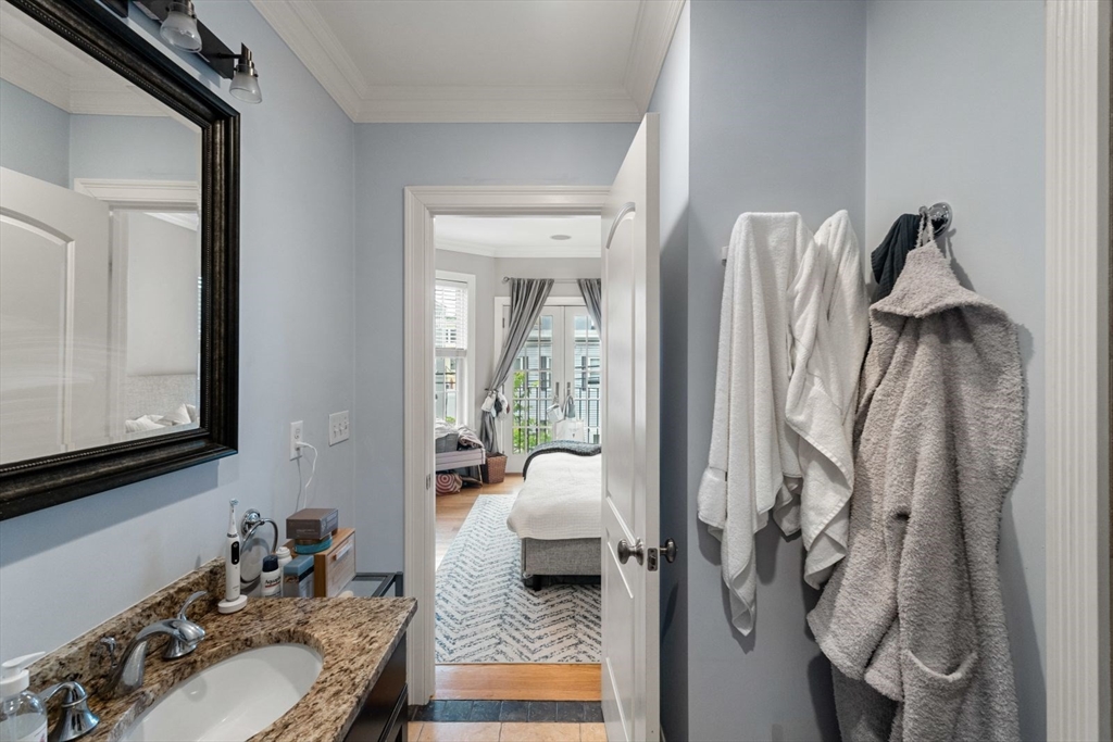 192 W 6th St, South Boston