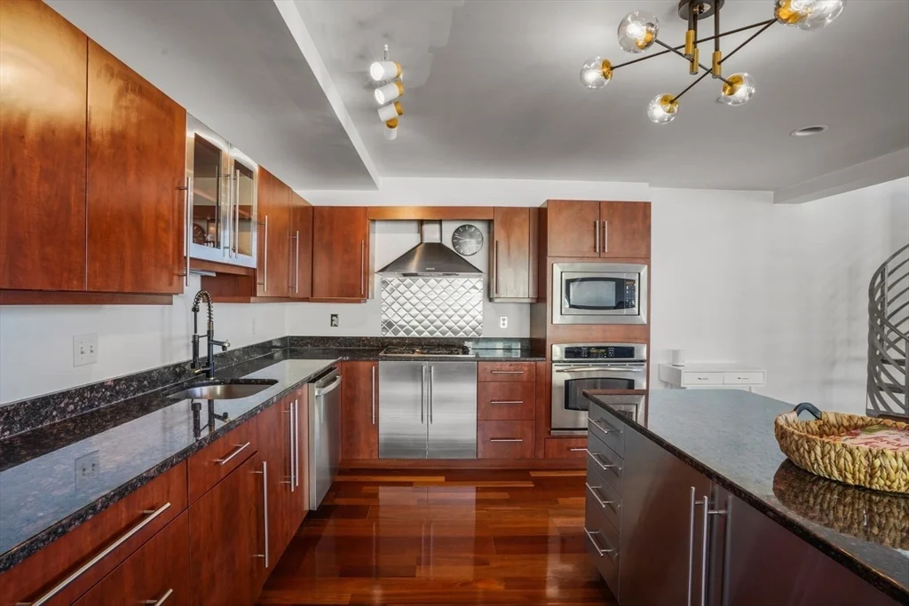10 Ocean Ave, Revere Beach
