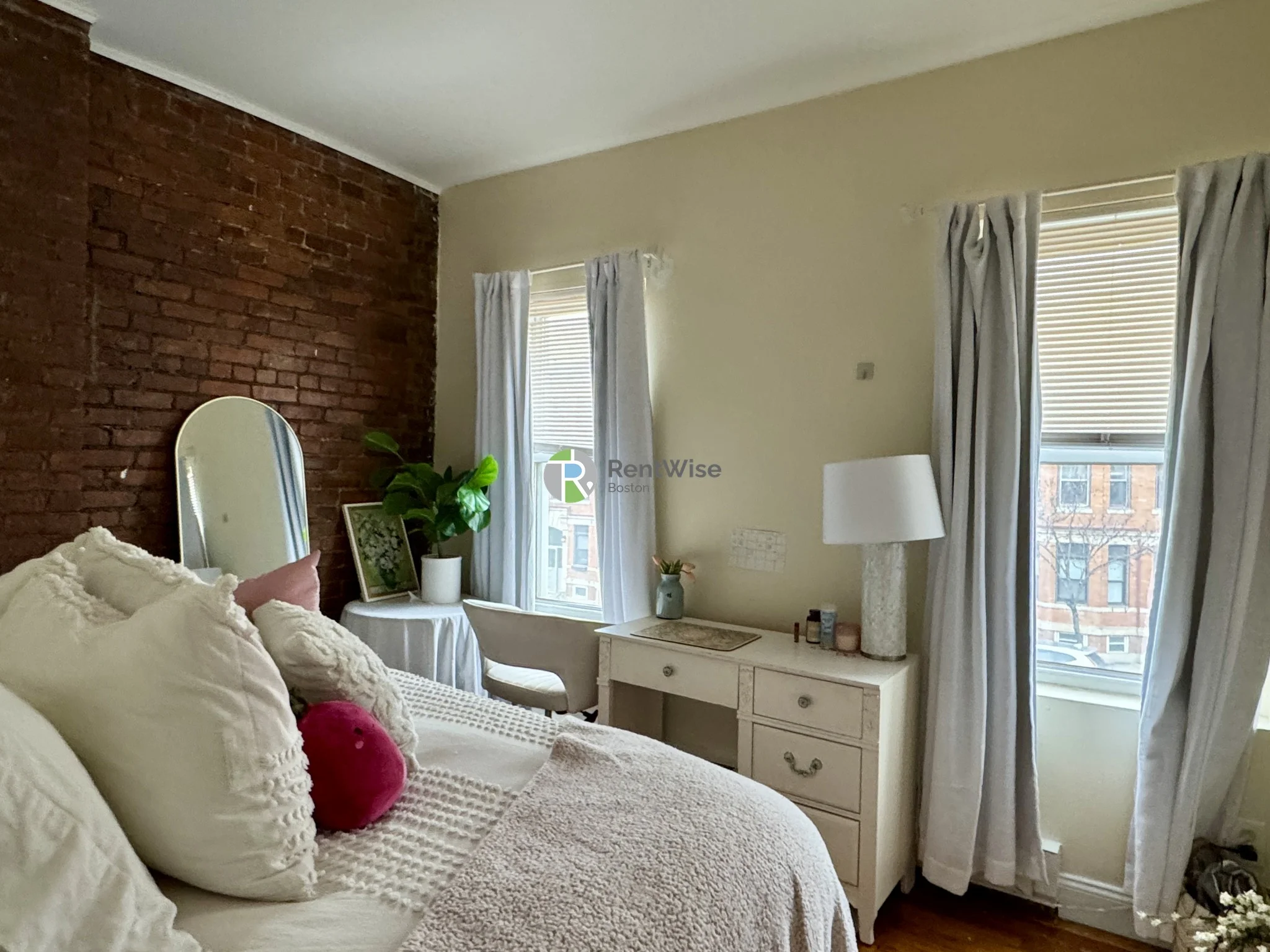 886 Huntington Ave, Mission Hill