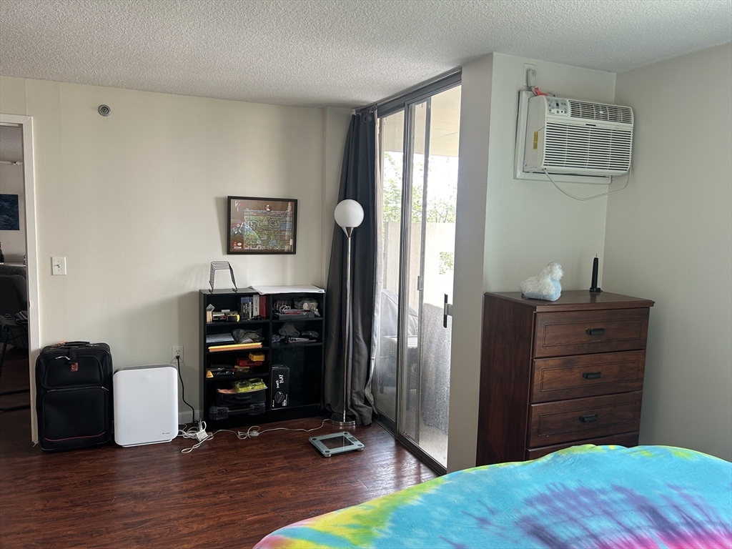 872 Massachusetts Ave, Riverside