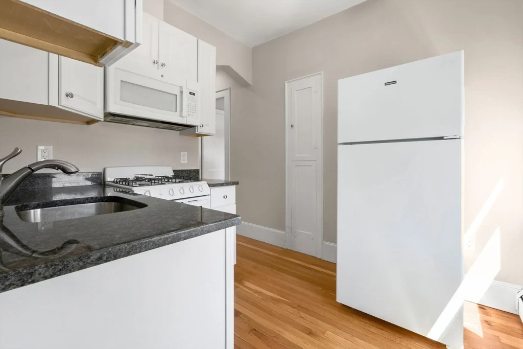 28 Poplar St, Danvers