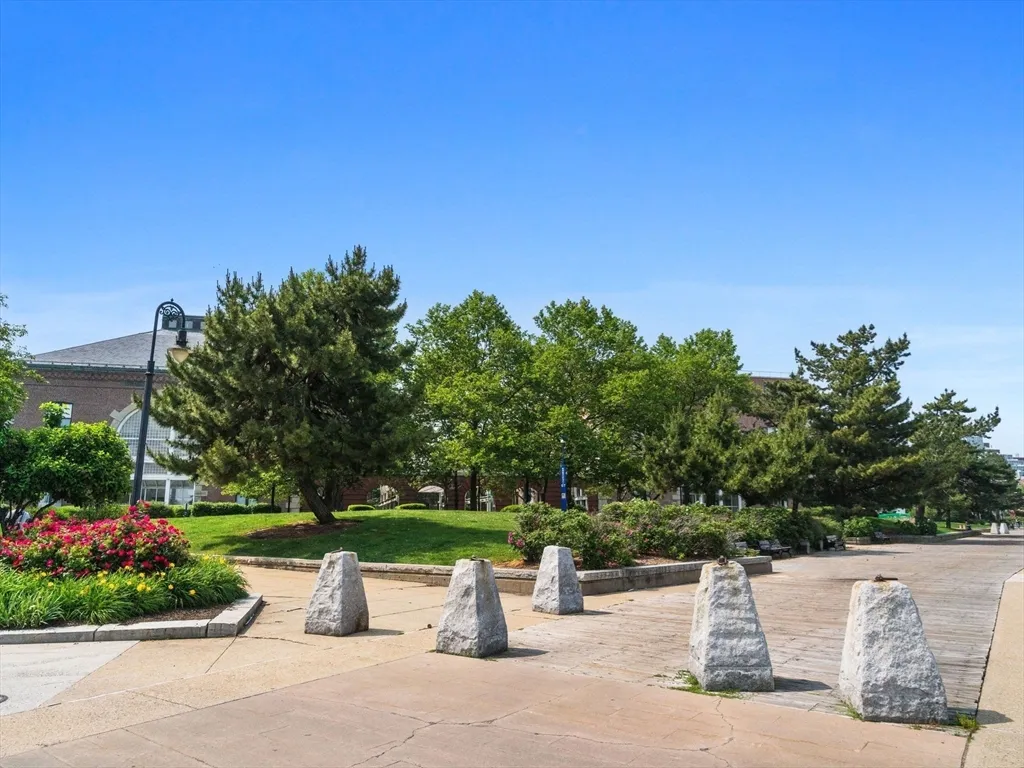 42 8th St, Charlestown