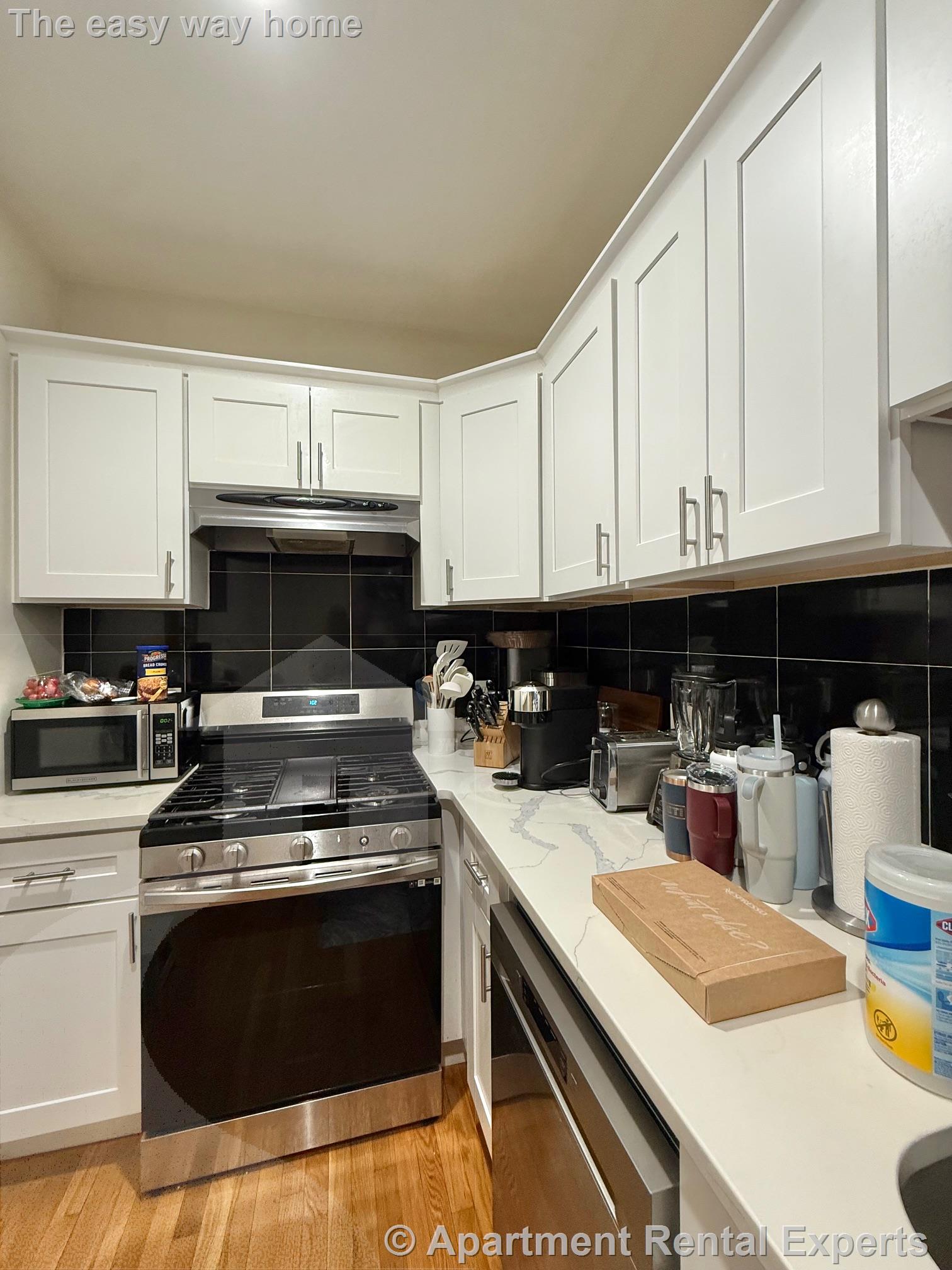 241 West 5th St, Addison-Orange