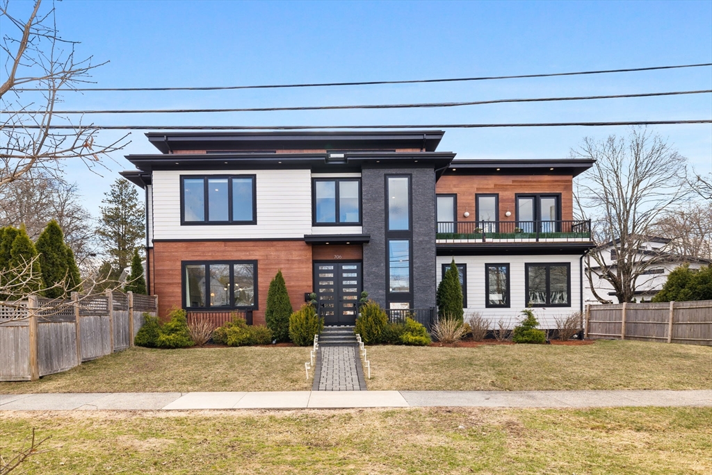 706 Saw Mill Brook Pkwy, Newton Center