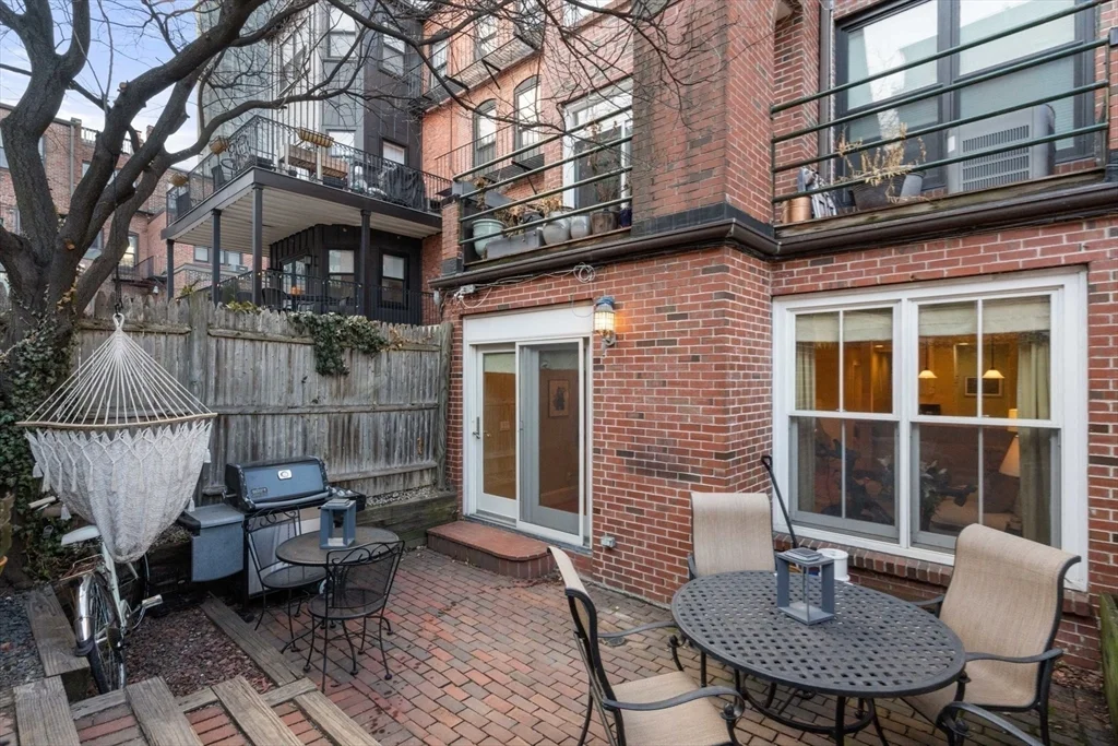 21 Cumberland St, South Boston