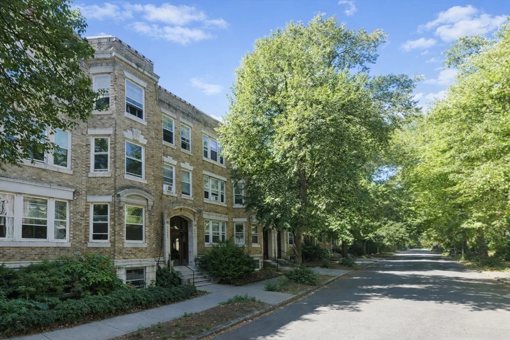 8 Euston St, Brookline