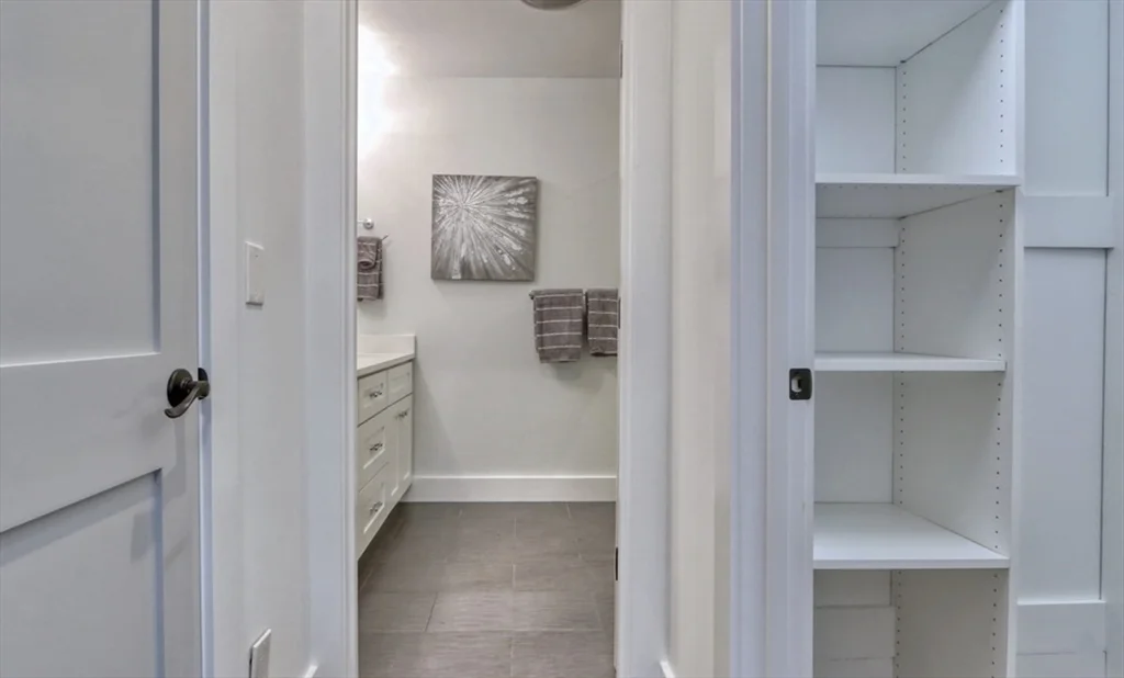 15 W Bellflower, Dorchester