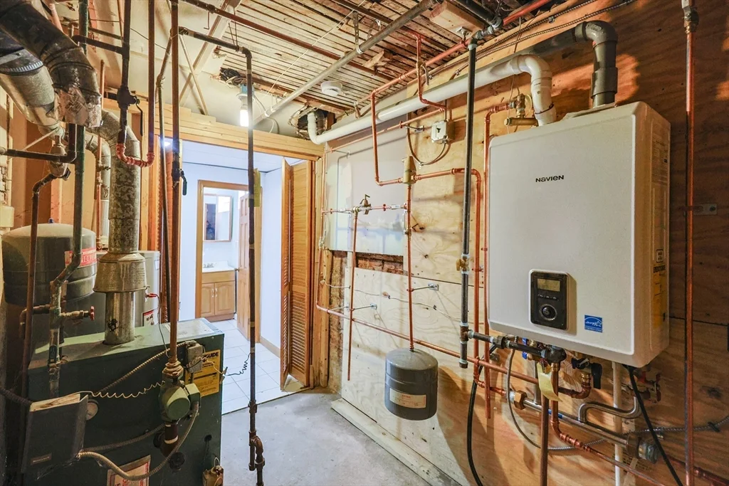 104 Oak St, Fall River