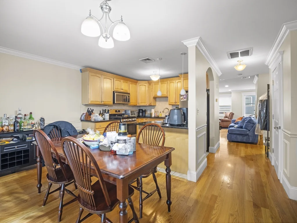 157 W 6th St, South Boston