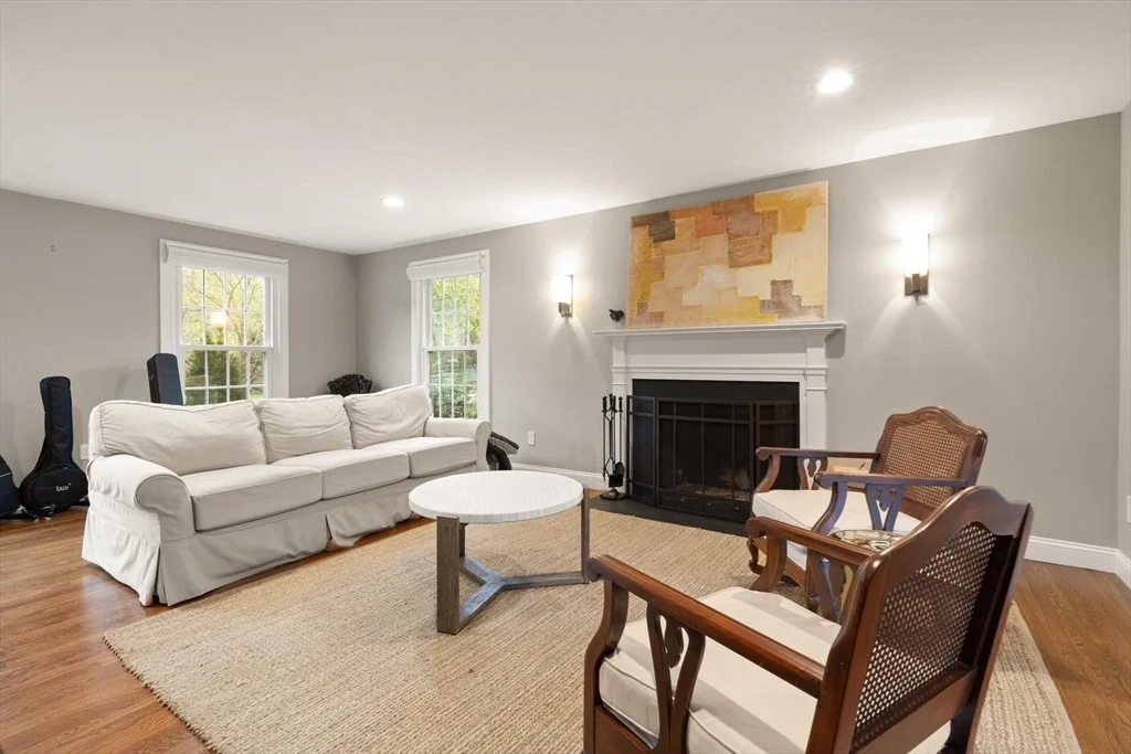 25 Saddle Club Rd, Lexington