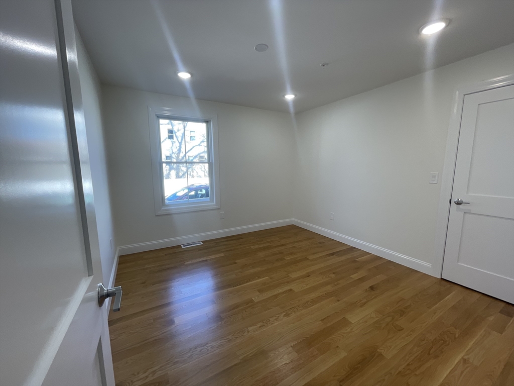 40 Everett St, Everett