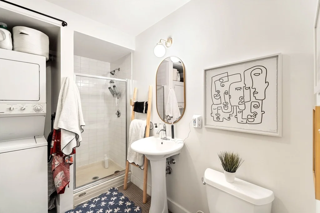 453 Washington St, Midtown